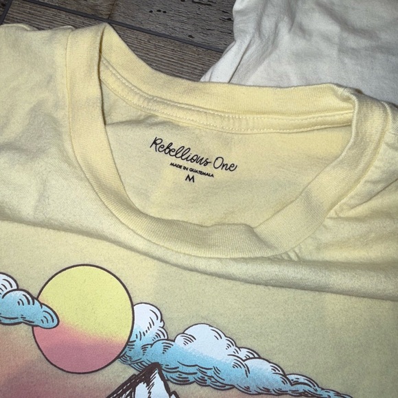 Women’s or tween Bundle Tee’s Medium Pre-owned - Picture 3 of 8